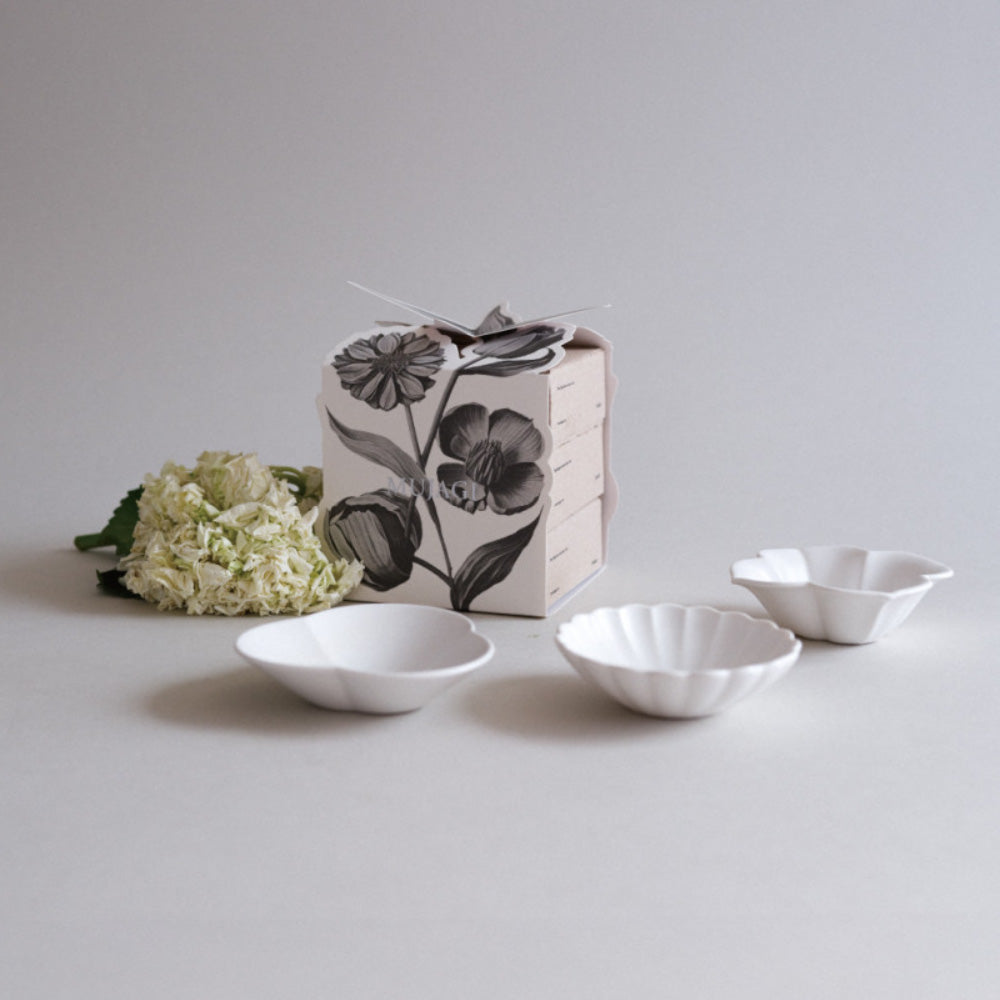 MUJAGI Korean ceramic dinnerware 3-Piece Flower Sauce Dish Set