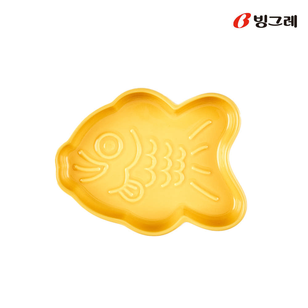 Top view of Binggrae Bungeo Samanco fish-shaped yellow ceramic plate